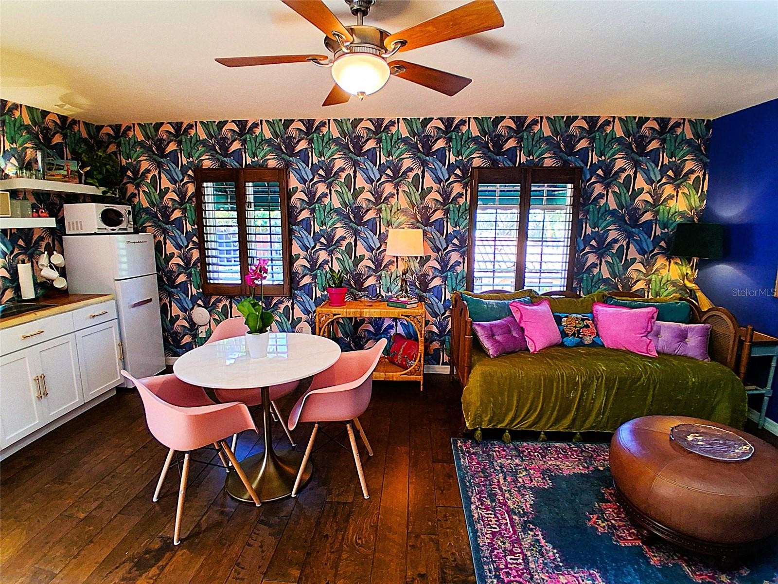 451 WOODLAND DR