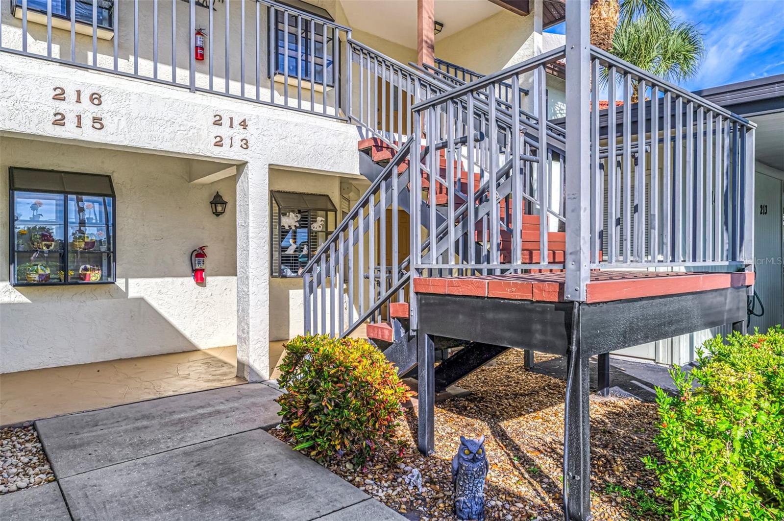 213 PINE HOLLOW DR #213