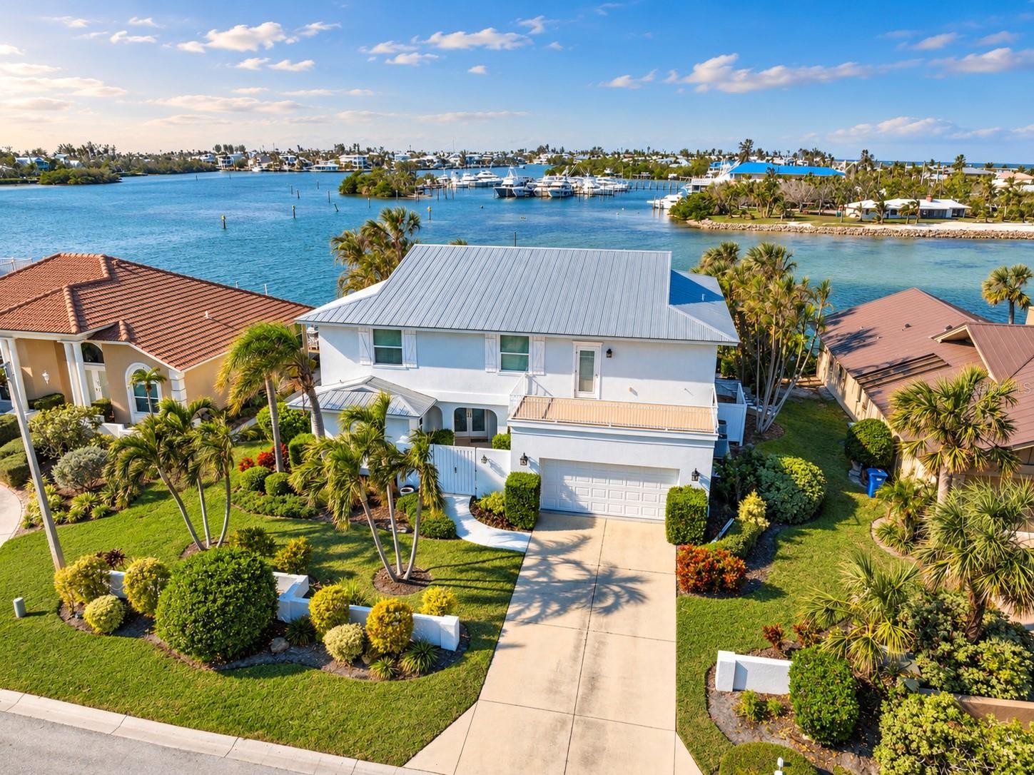 727 KEY ROYALE DR