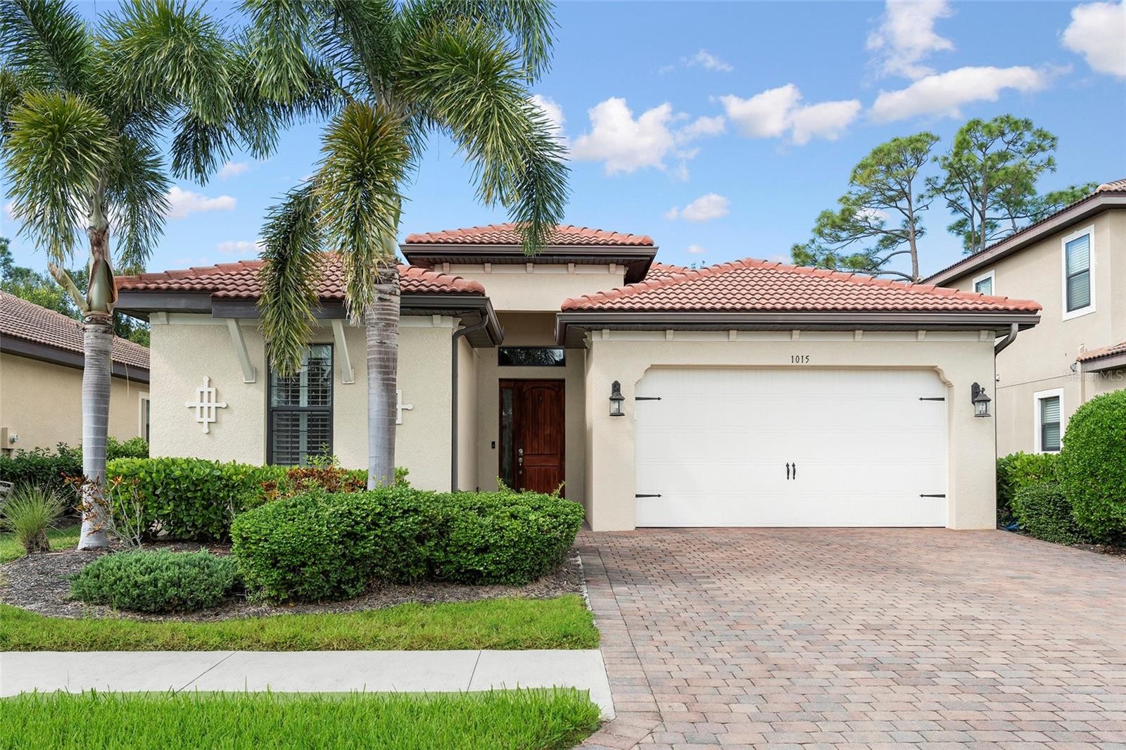 1015 BLUFFWOOD DR