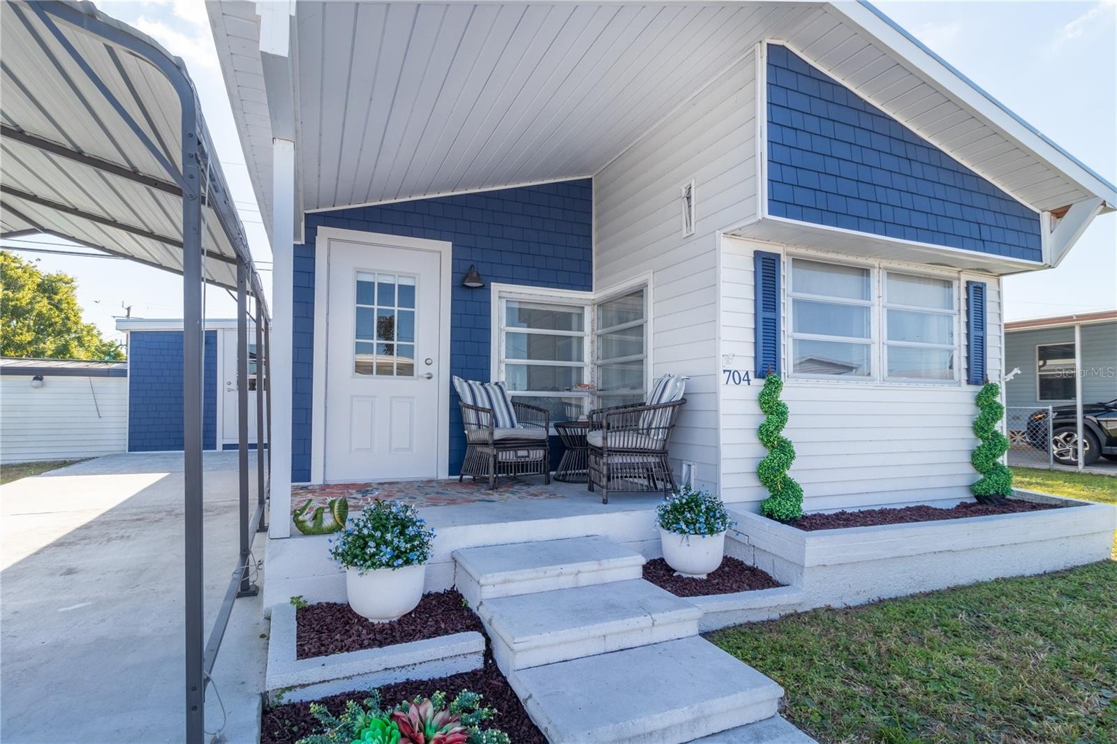 704 49TH AVENUE TER W