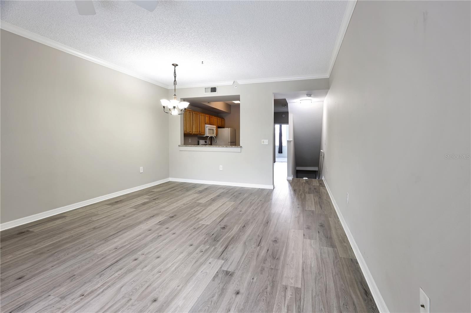 5700 BENTGRASS DR #16-211