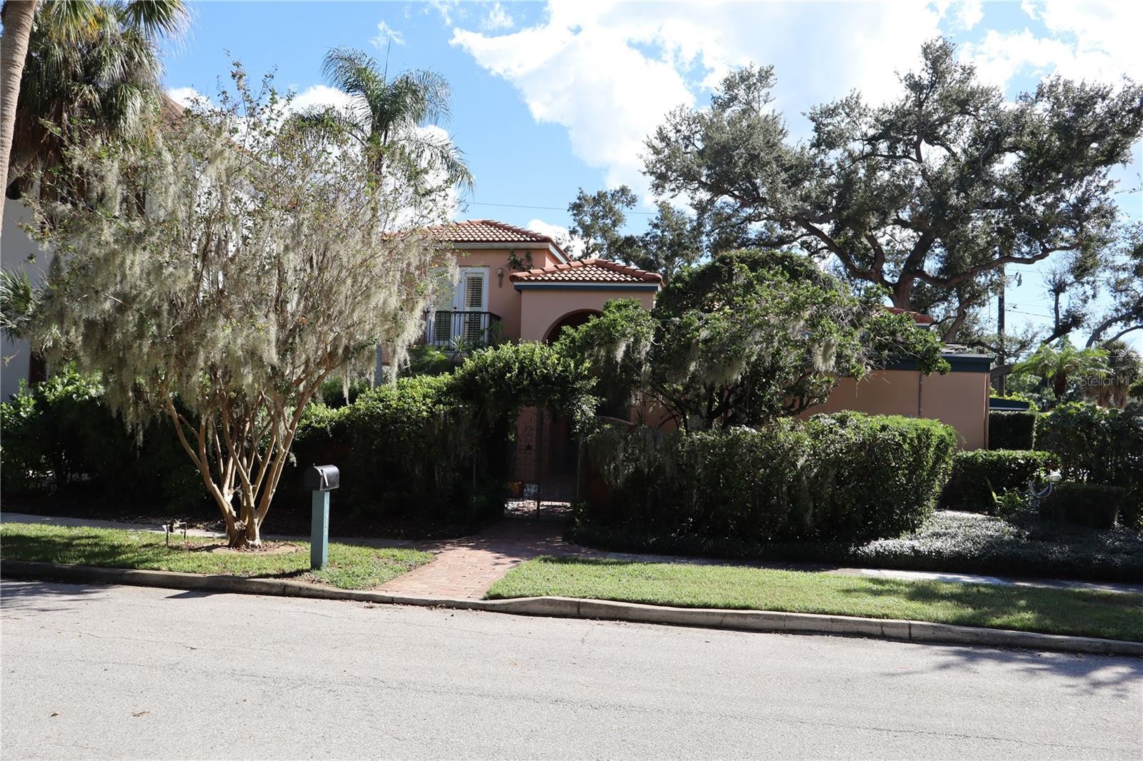 1630 BONITA LN