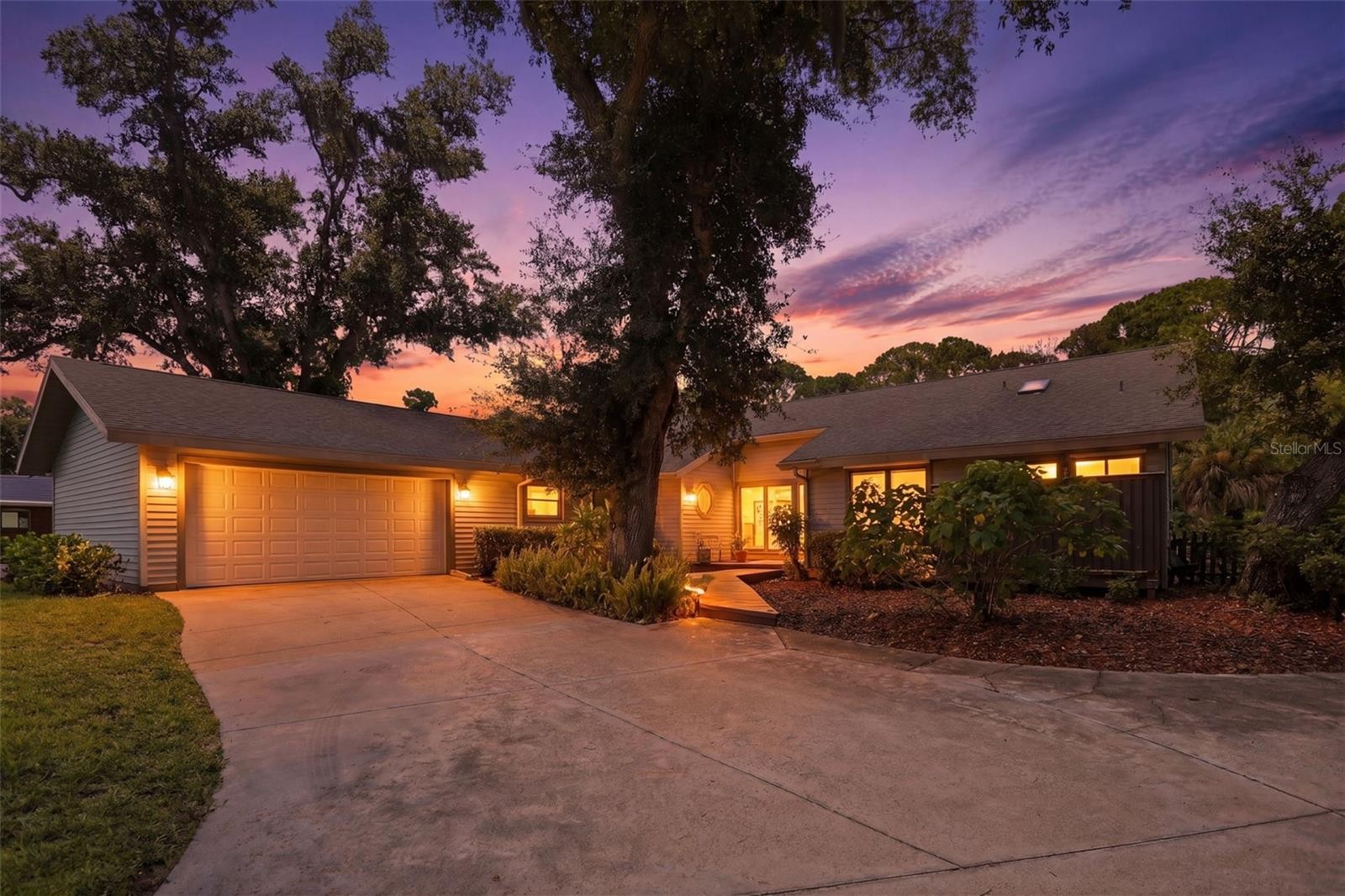 881 PINTO CIR