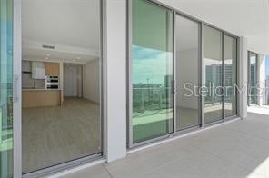 301 QUAY COMMONS #1011