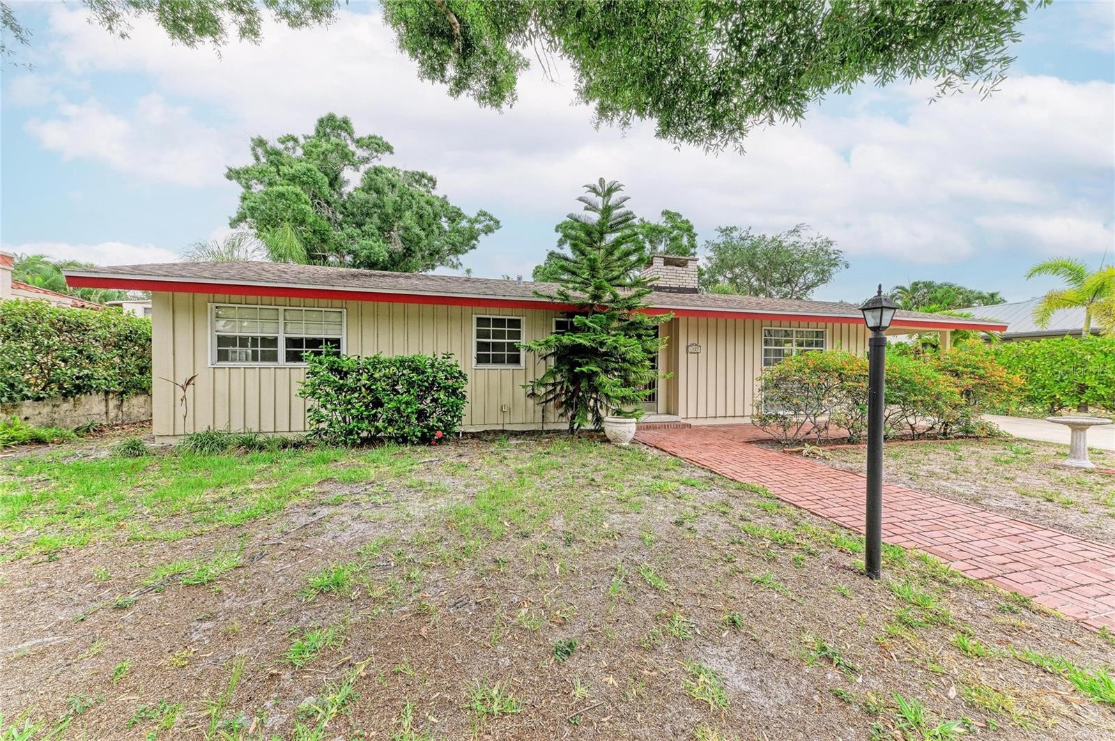 1827 ALTA VISTA ST