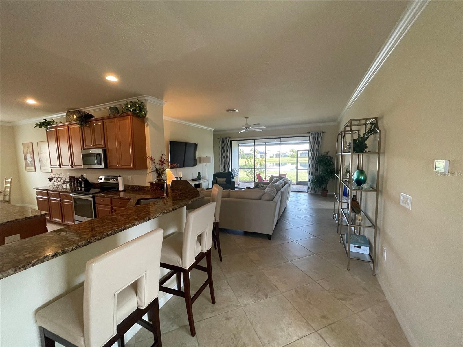 307 WHISPERING PALMS LN