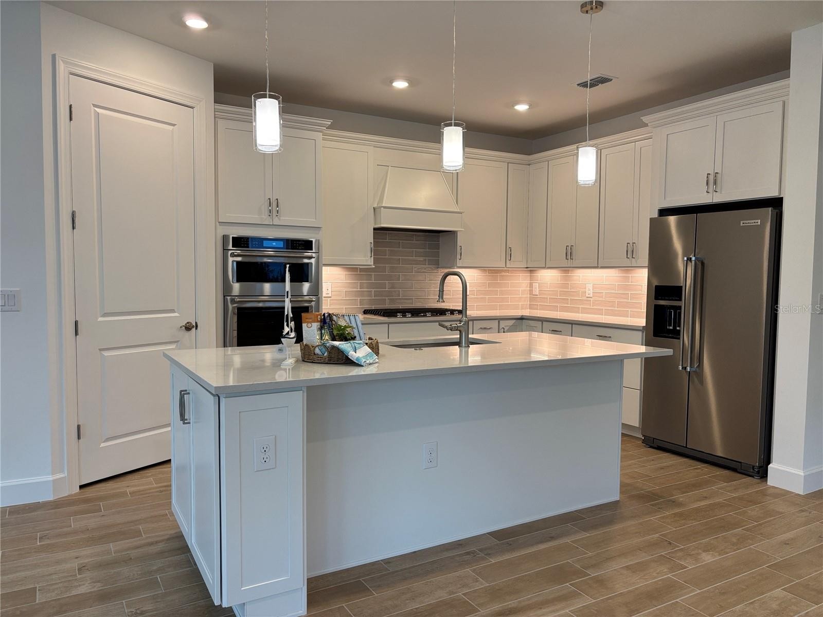 1836 SILVER SHORES BLVD