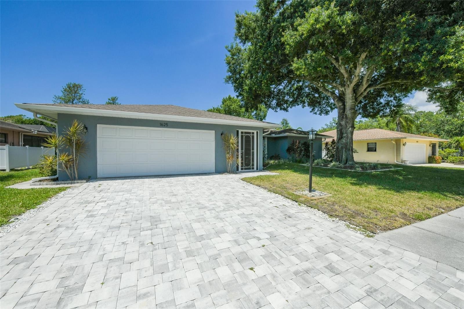 1625 BAY HILL CIR