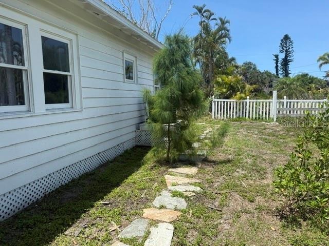 617 SIESTA DR
