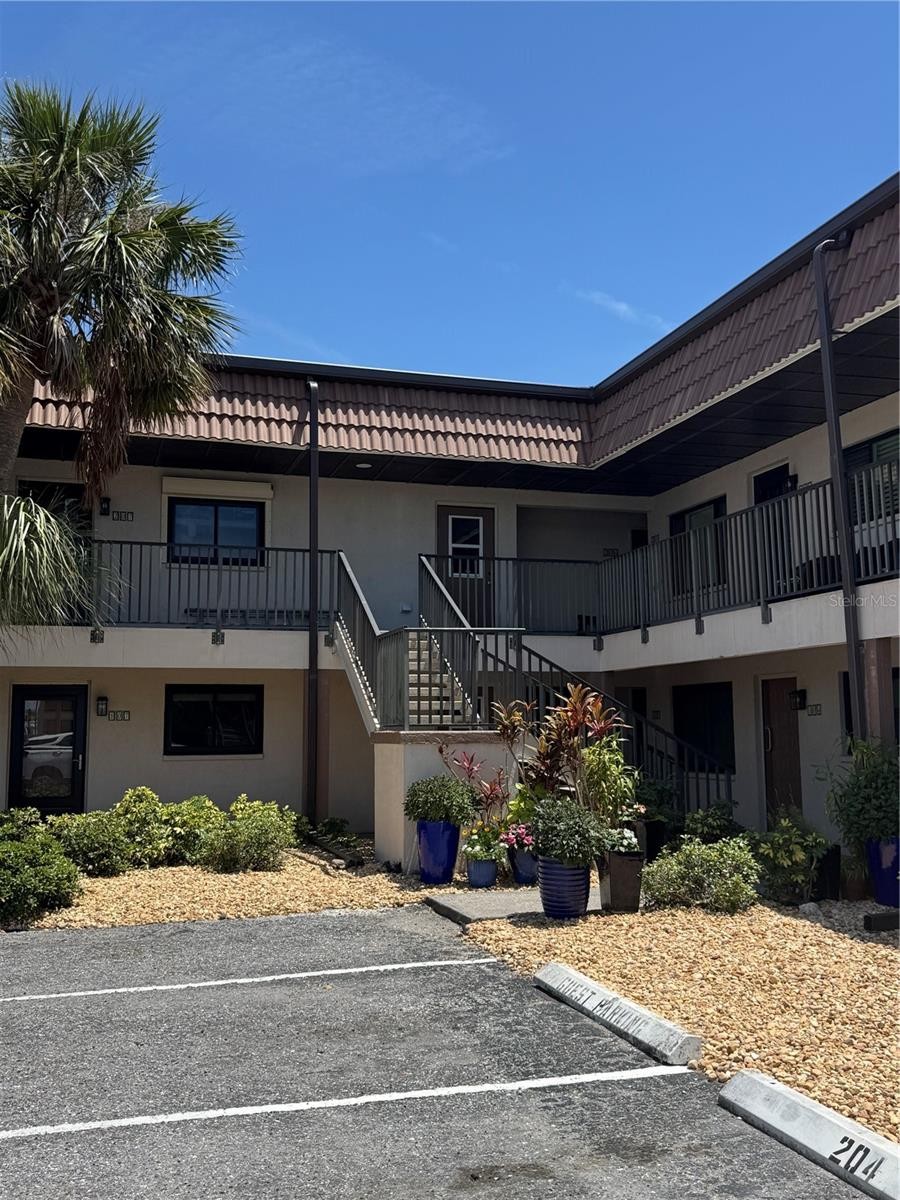 1258 BARBARA DR #202