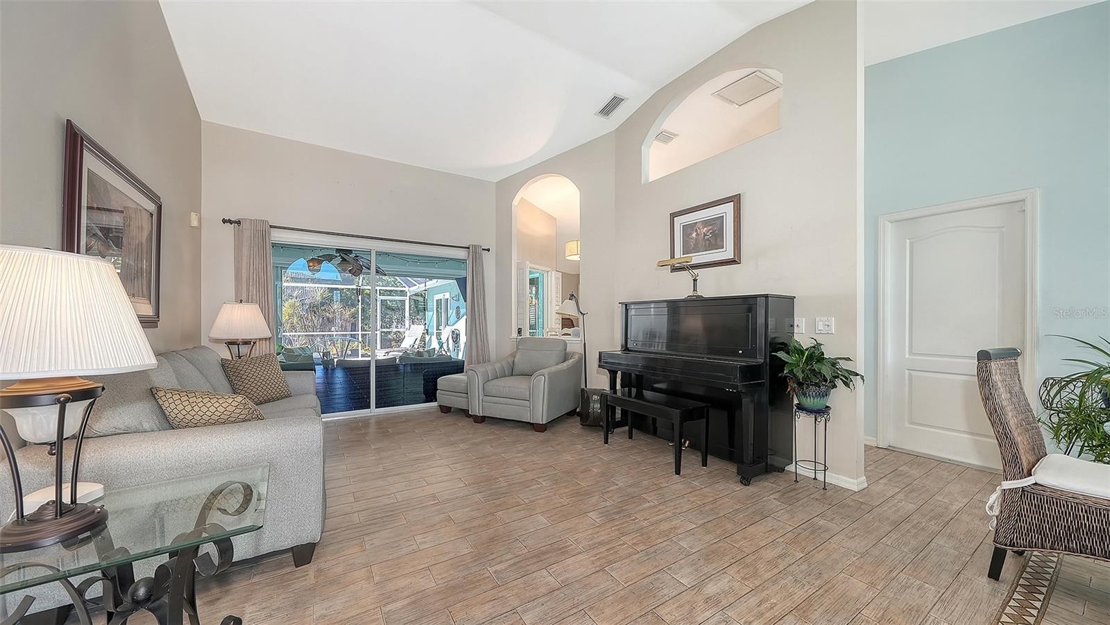 8972 HUNTINGTON POINTE DR