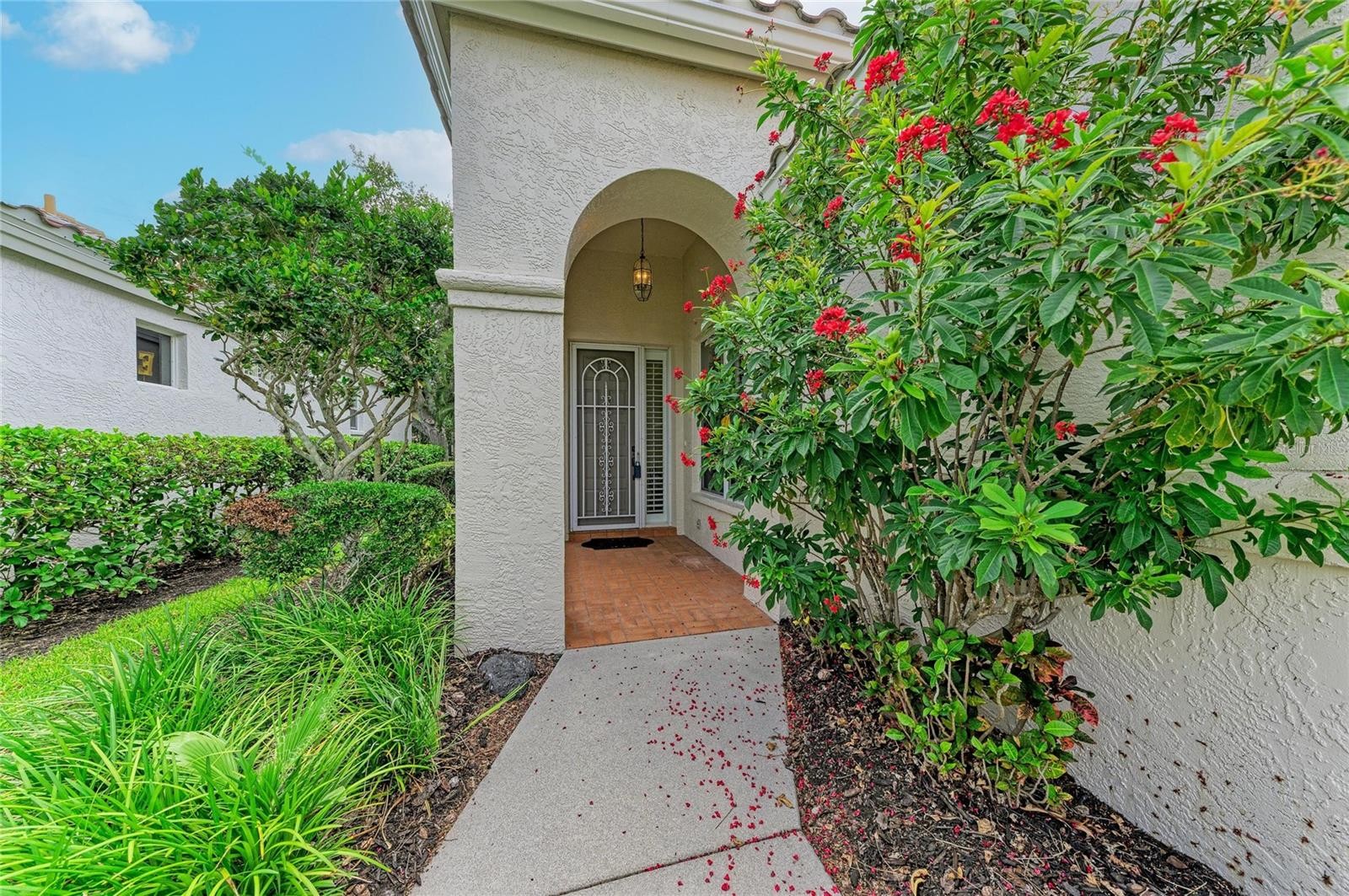 3883 ALAMANDA DR