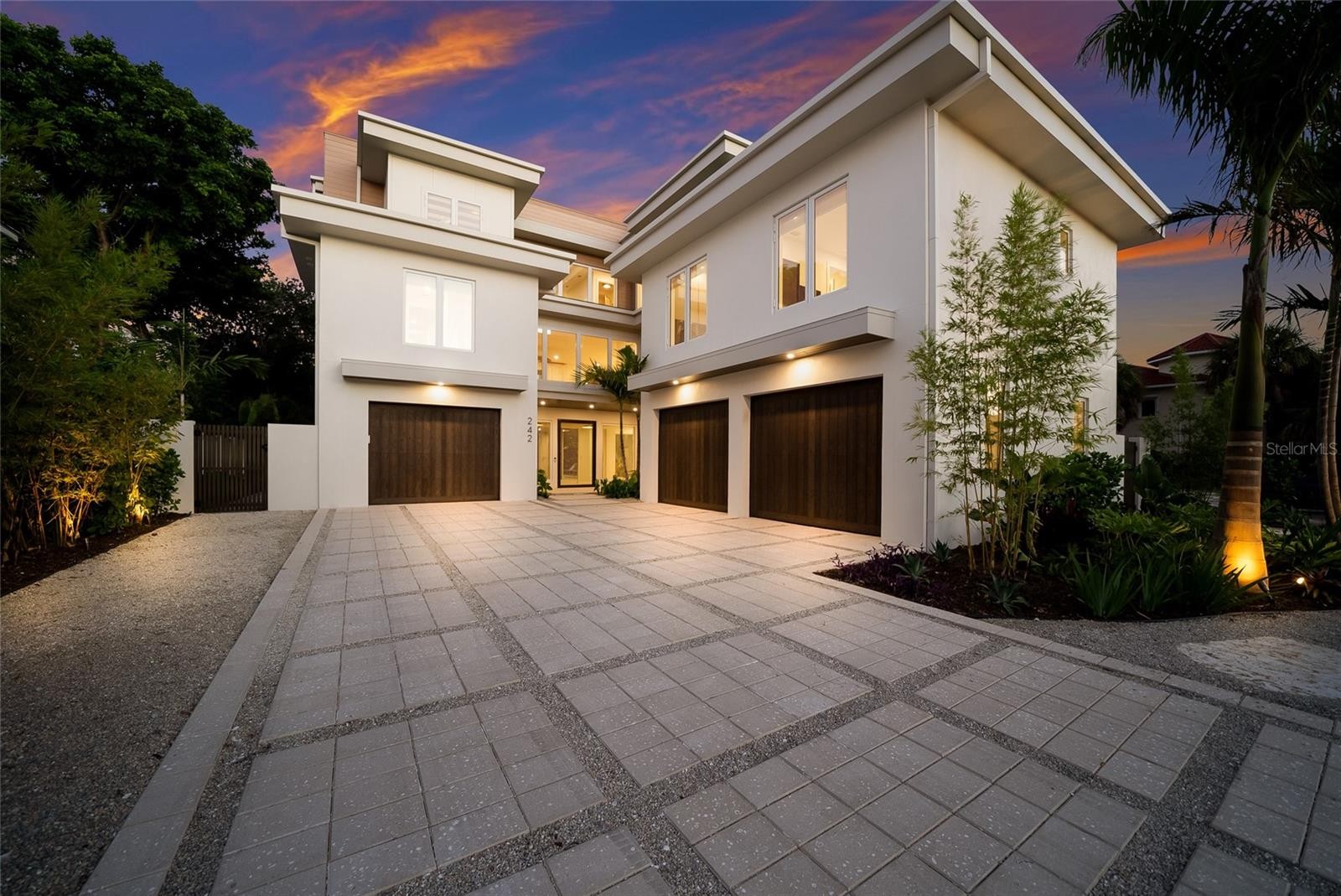242 LAKEVIEW DR