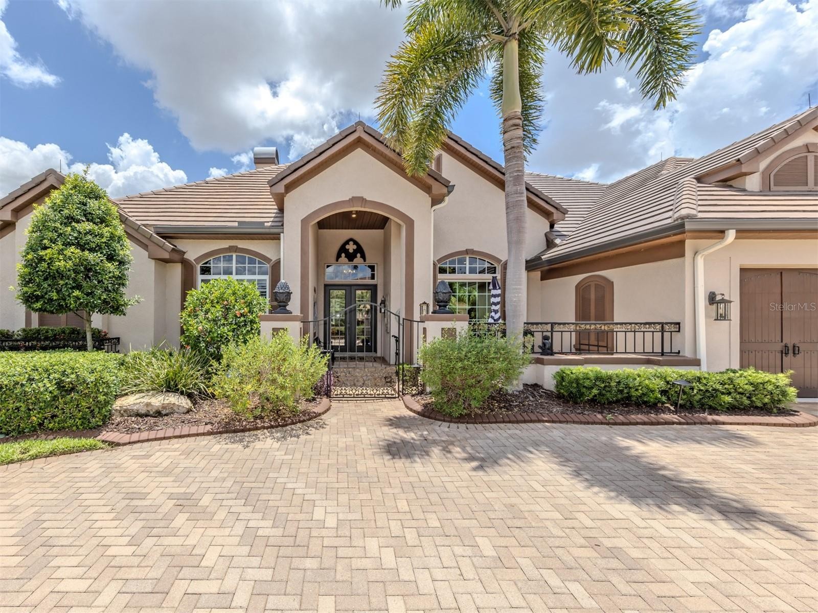 302 STONE BRIAR CREEK DR