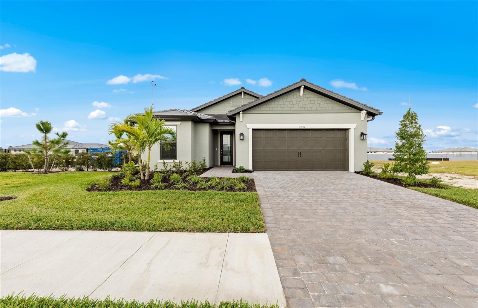 4415 LAKESIDE GROVE