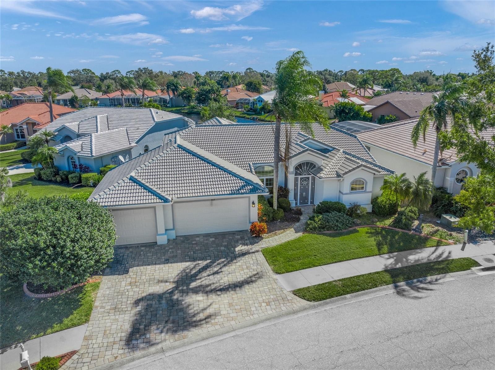 9017 HUNTINGTON POINTE DR