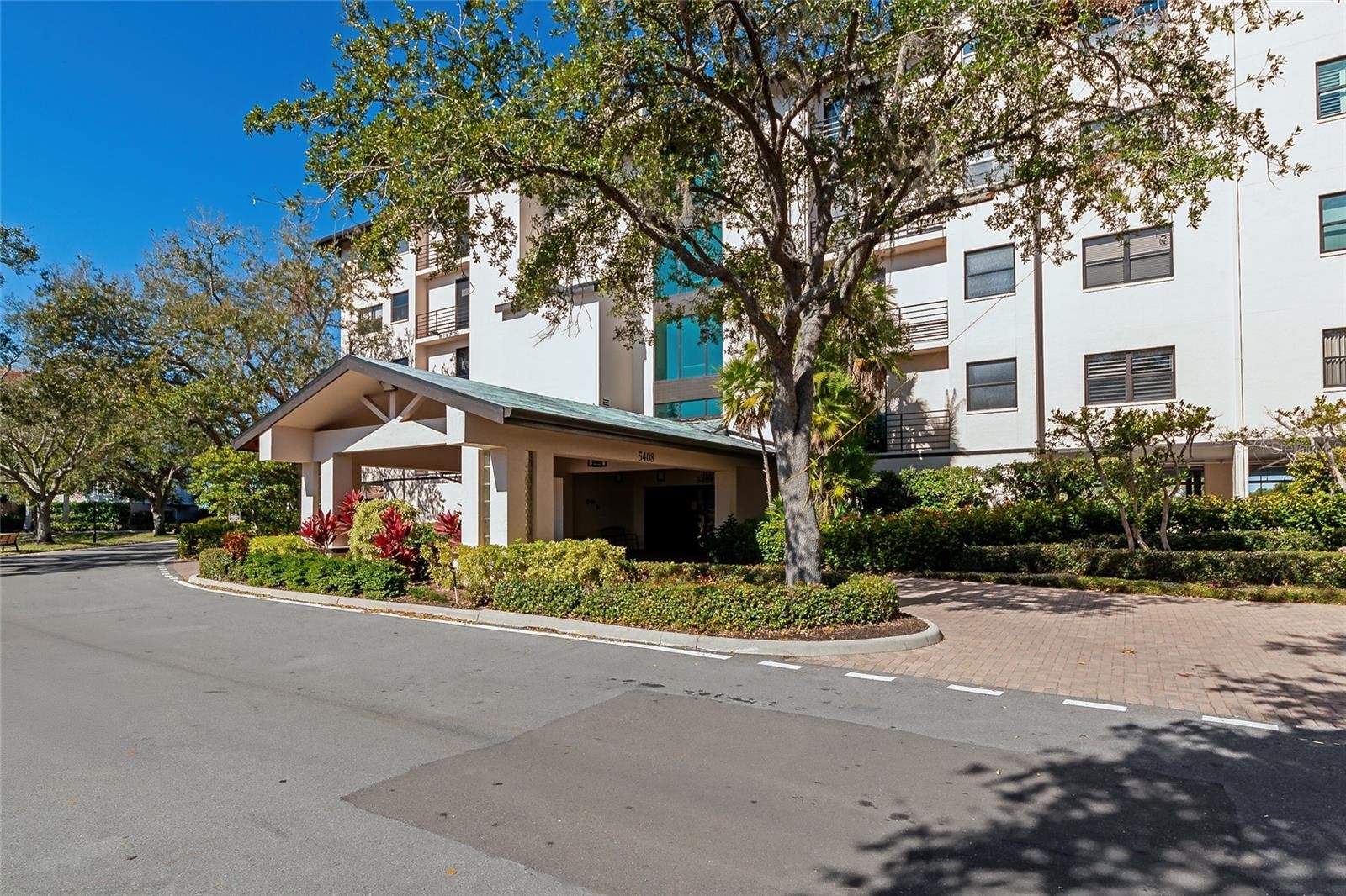 5408 EAGLES POINT CIR #302