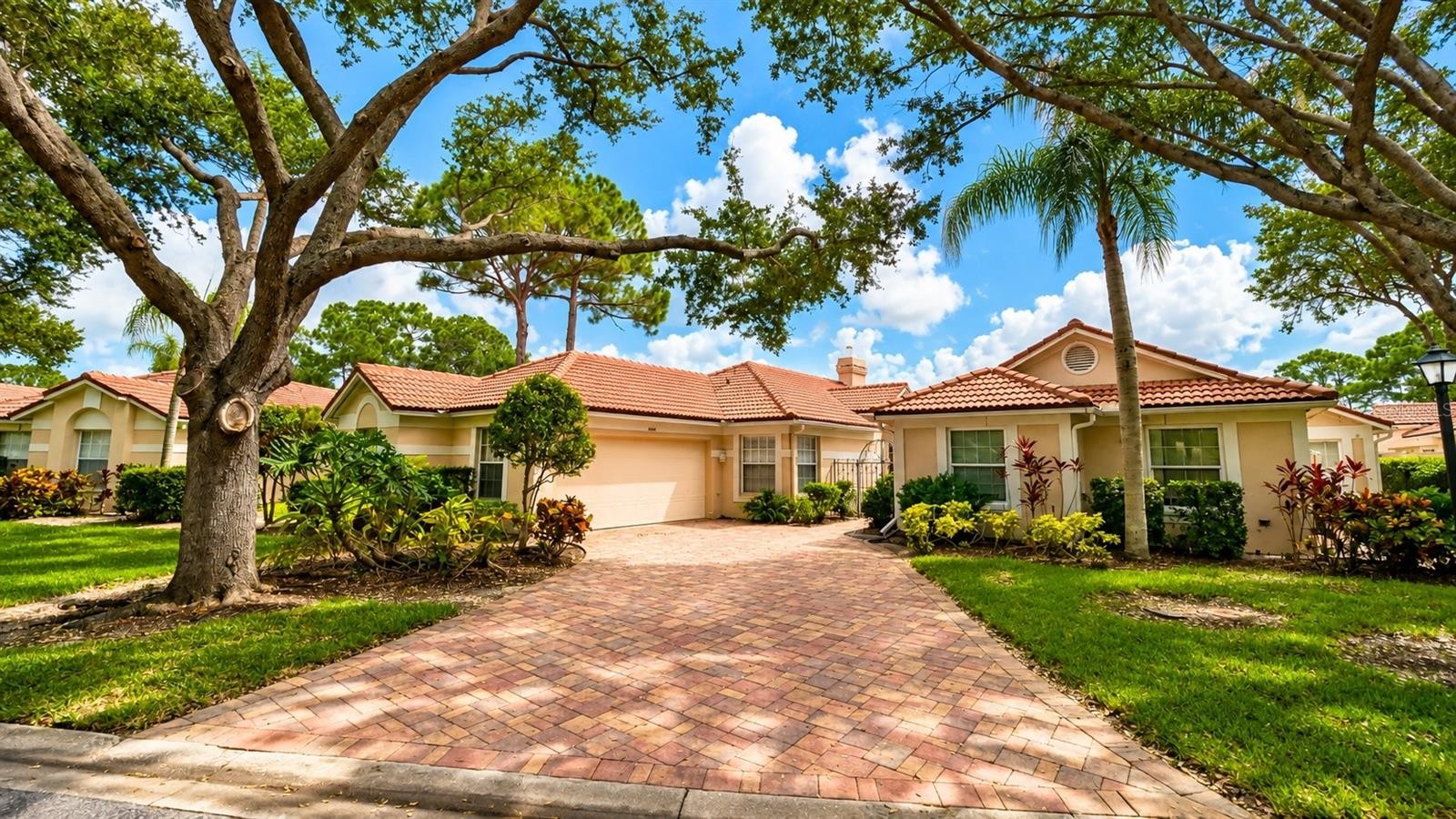 4096 LYNDHURST CT