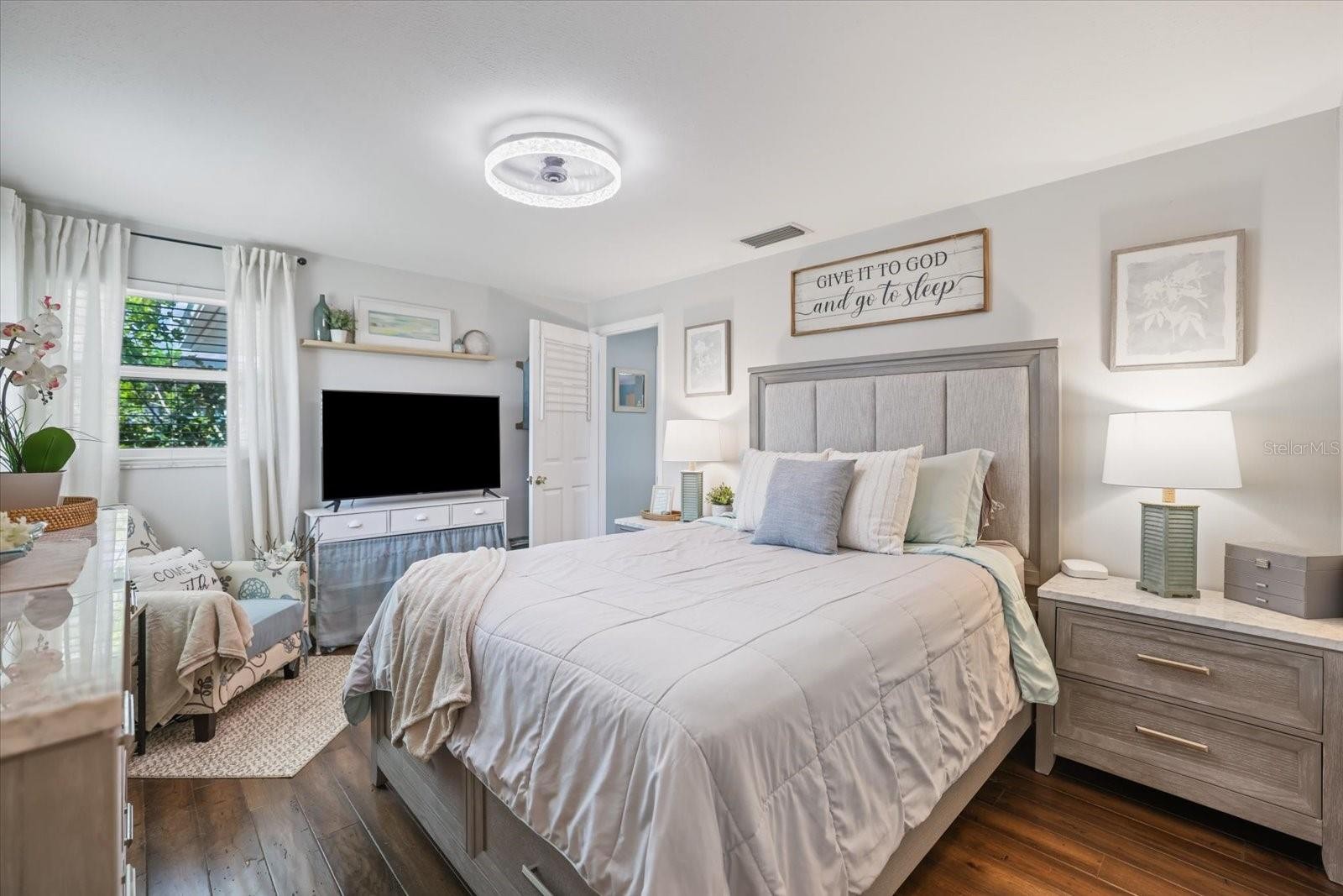 1330 CAMBRIDGE DR