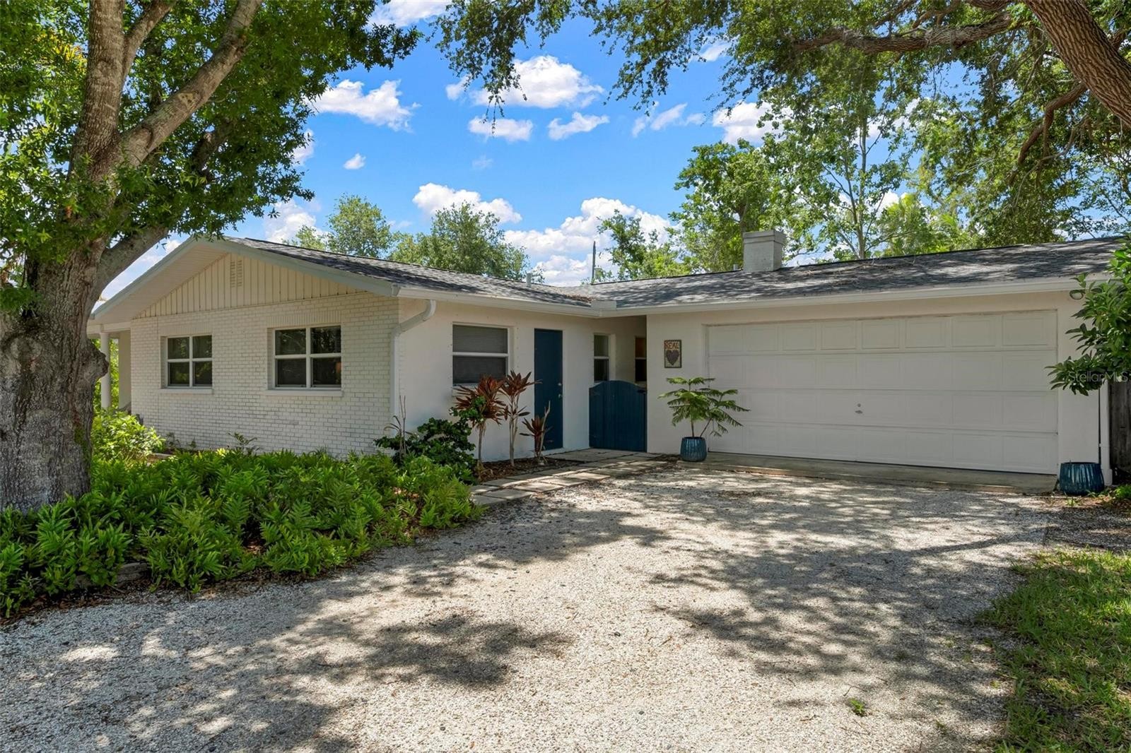 417 BAYCREST DR