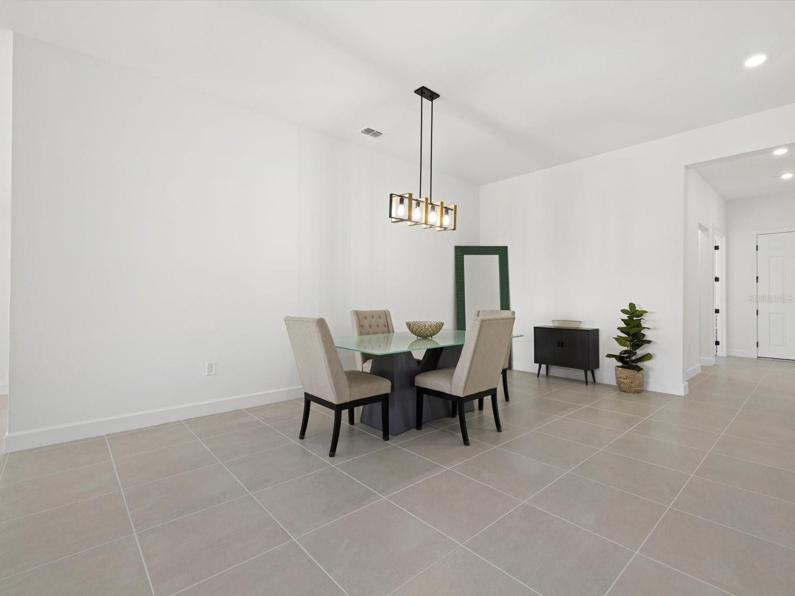 16211 HIDDEN OAK LOOP