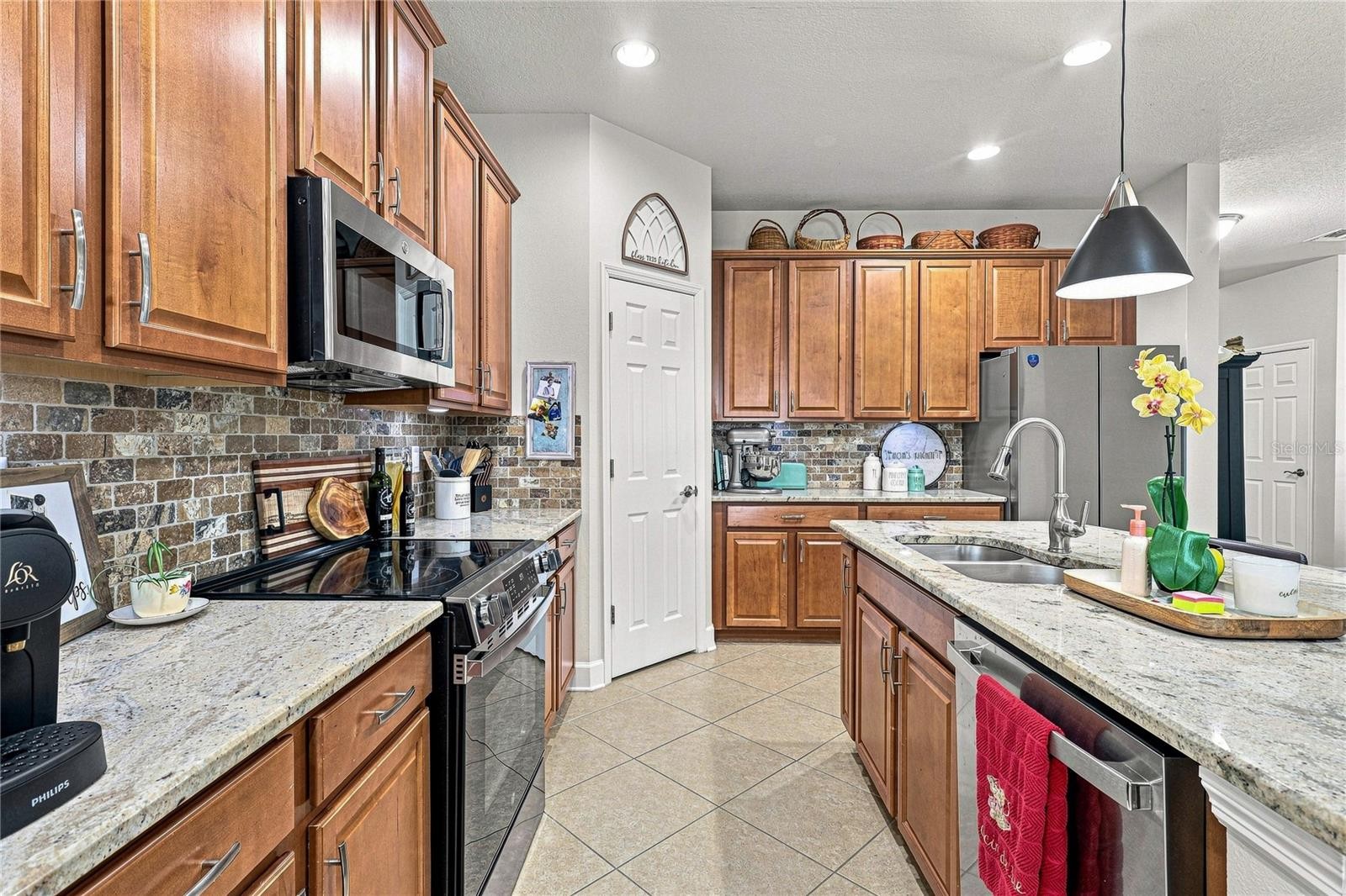 8478 NANDINA DR