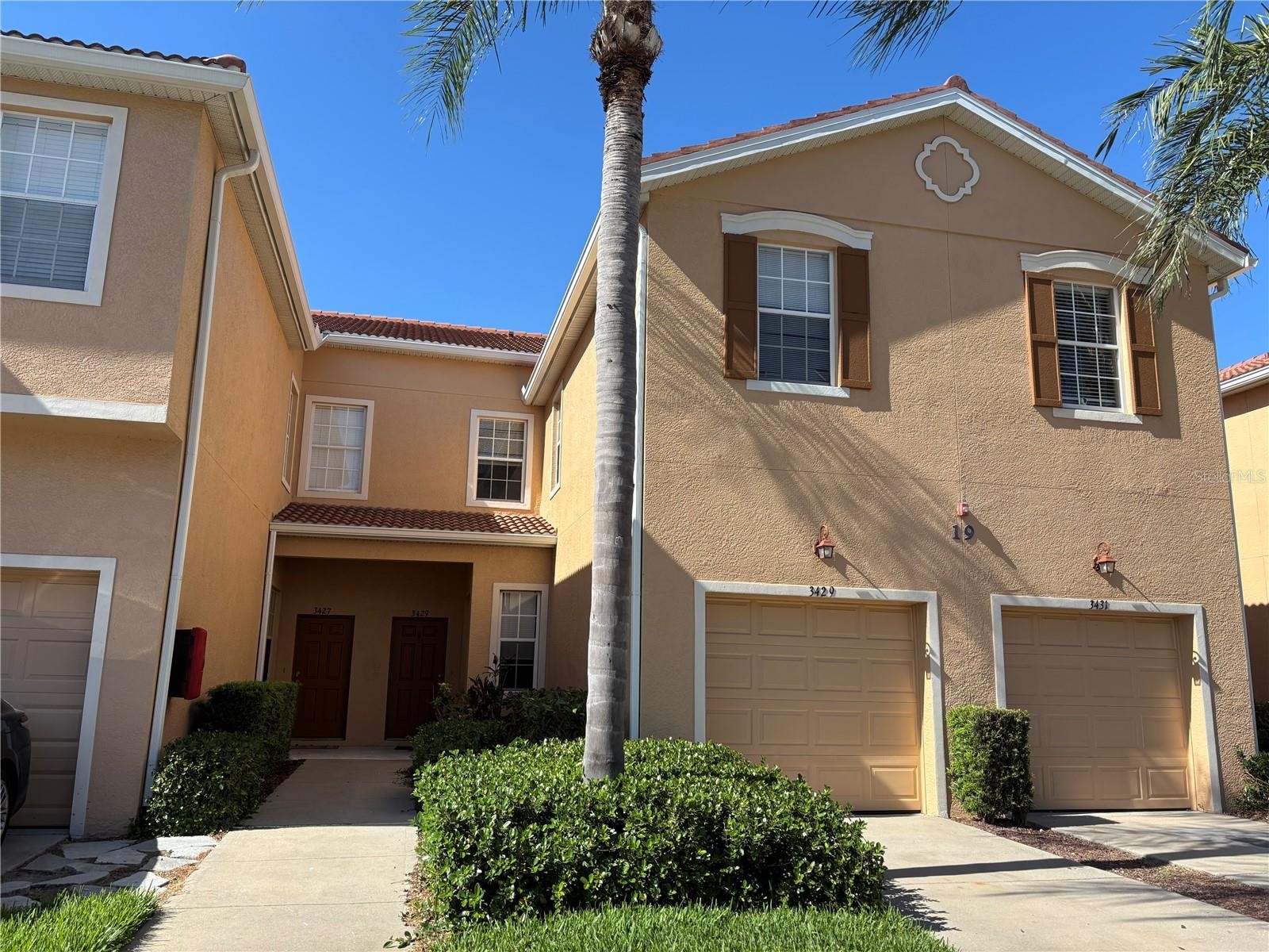 3429 PARKRIDGE CIR #19-103