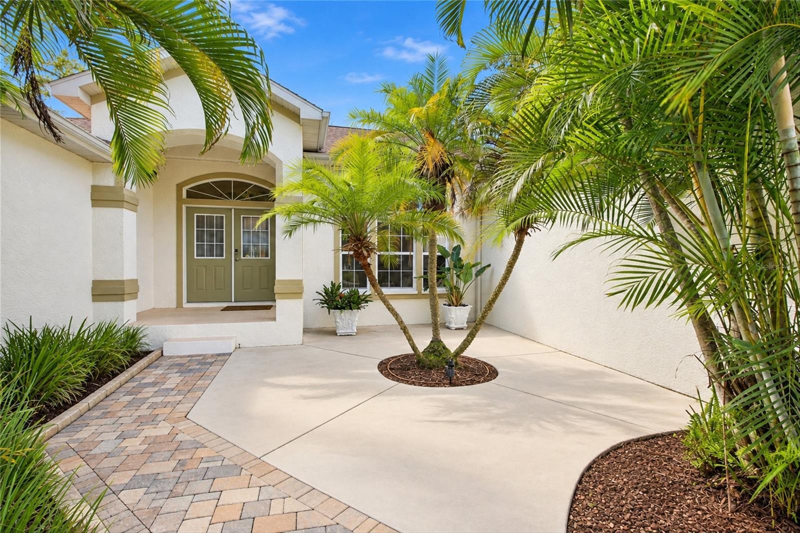 1225 OAK TREE LN