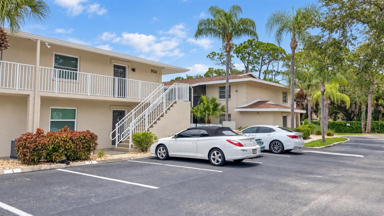 954 LA COSTA CIR #1