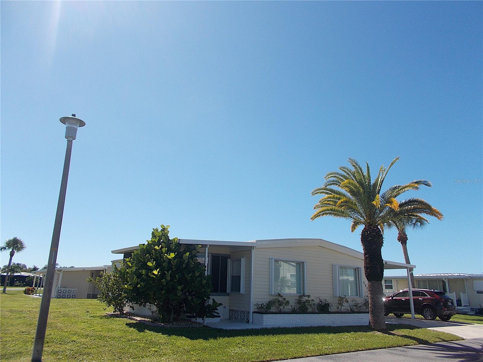490 ASHWOOD DR
