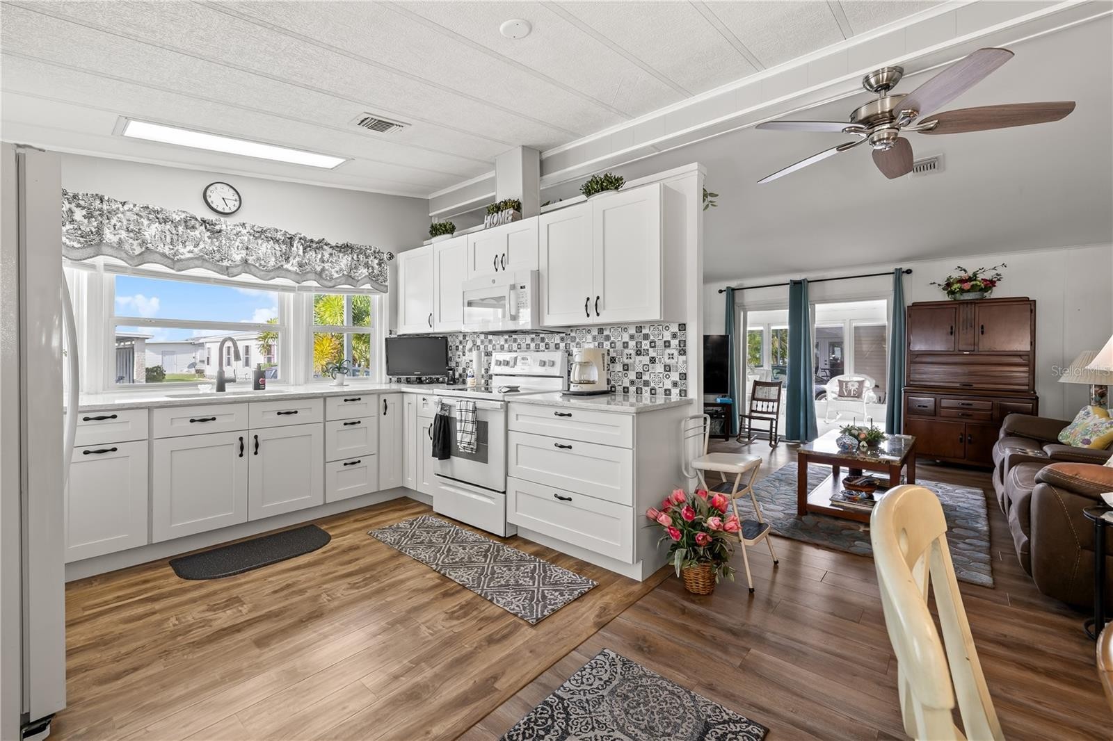 809 VILLA DEL SOL DR