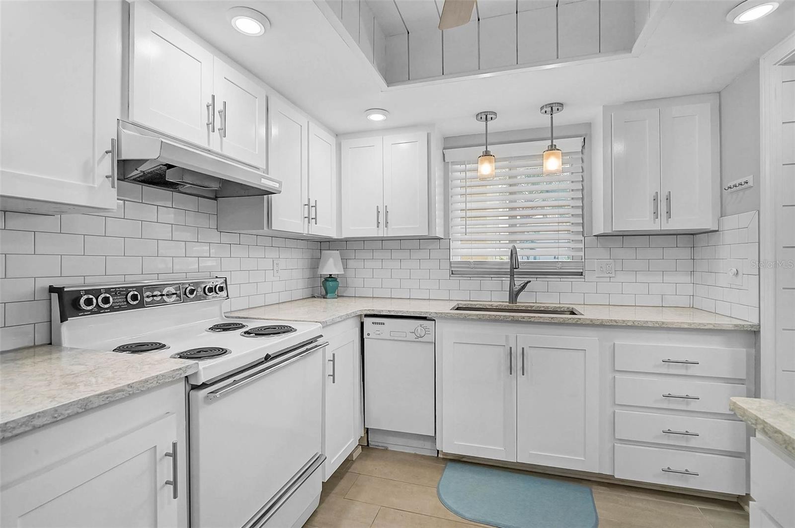 3585 LAKE BAYSHORE DR #J-301