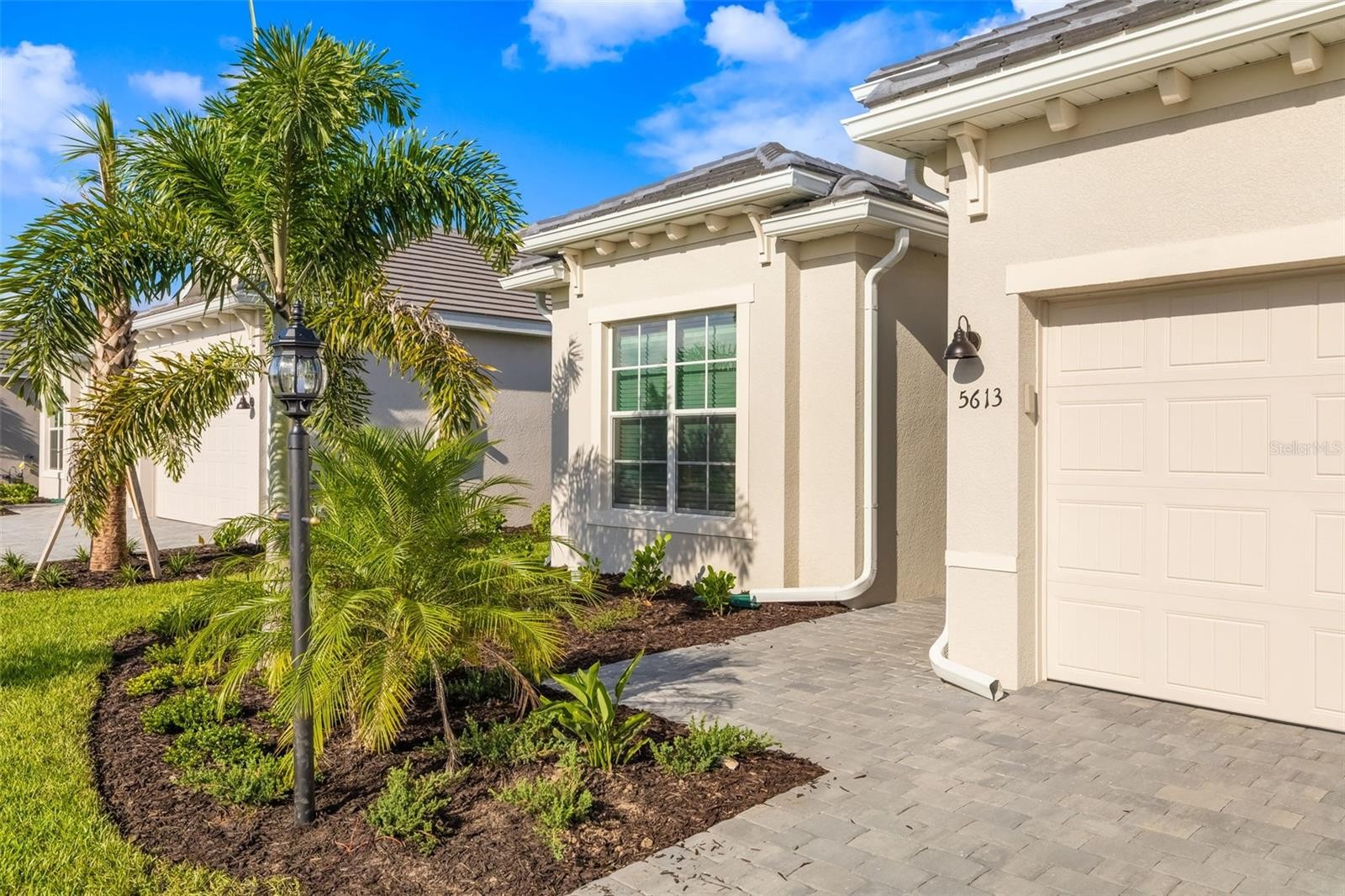 5613 LIGHTNING WHELK LN
