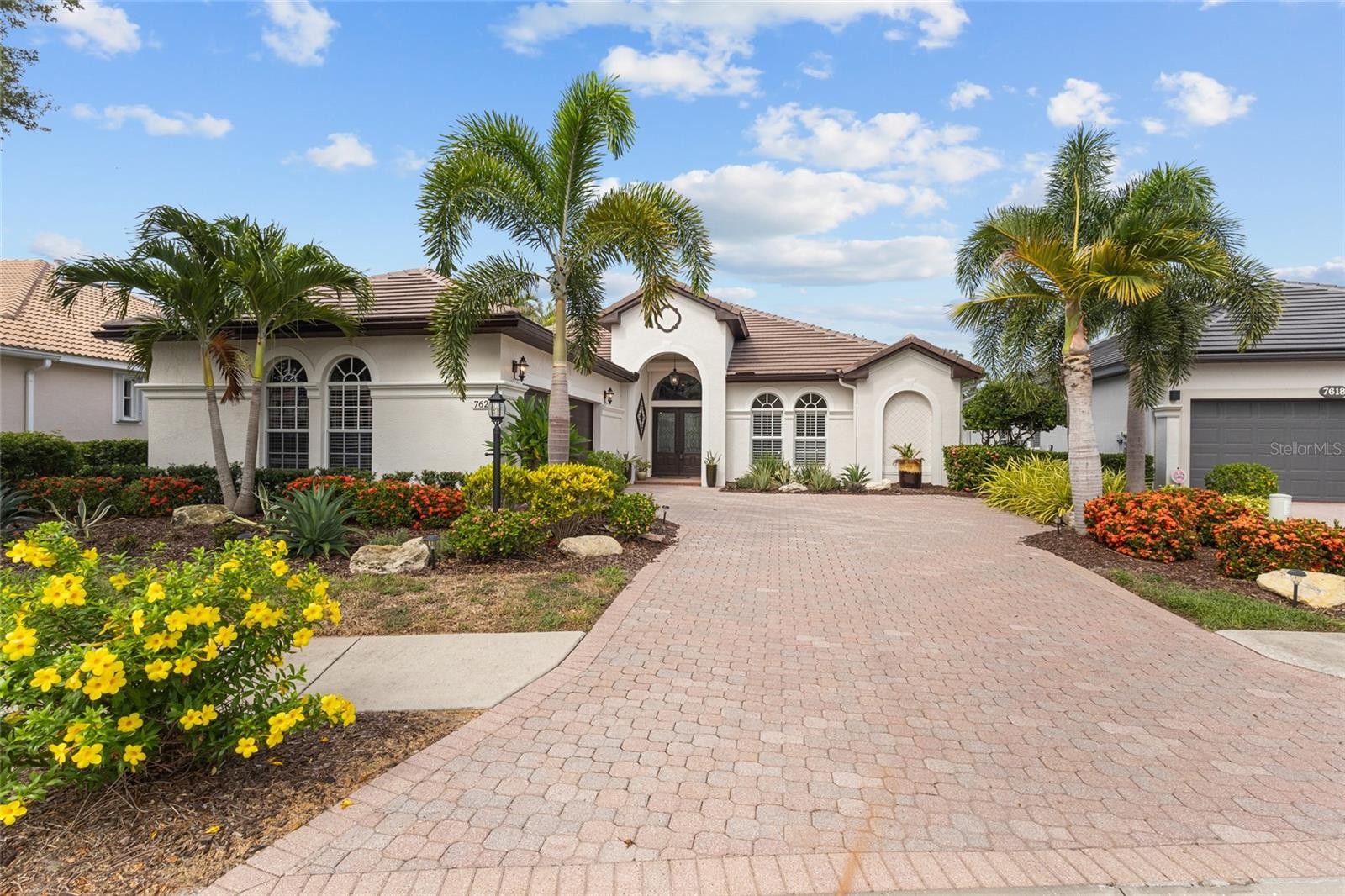 7622 DESERT INN WAY