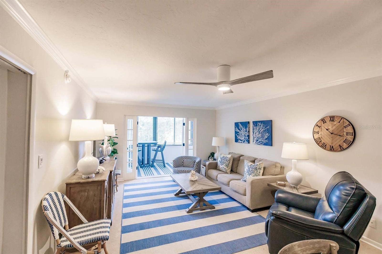 1055 W PEPPERTREE DR #206AA