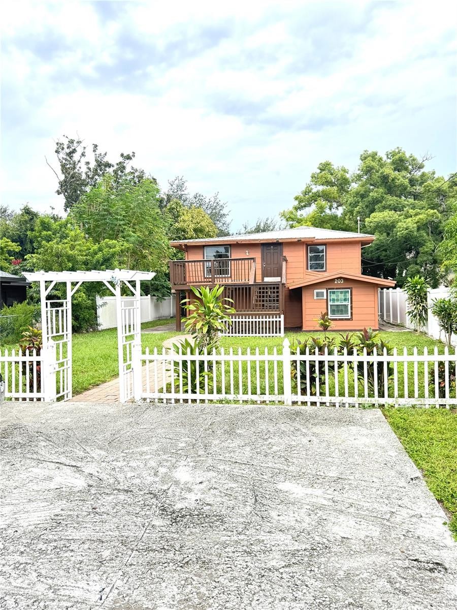 203 9TH ST W #A