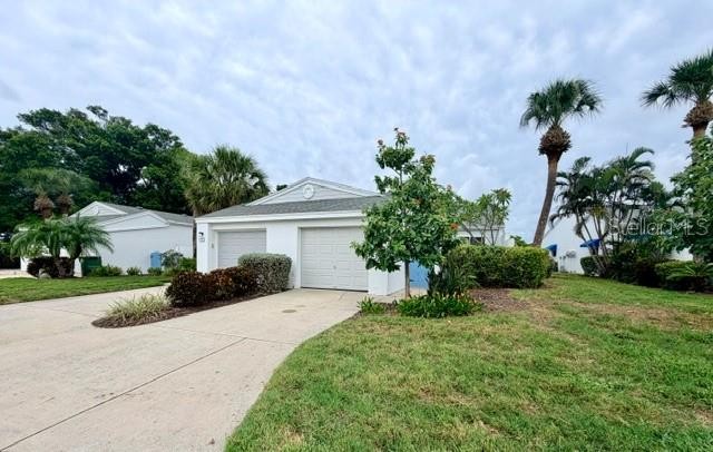 950 WATERSIDE LN