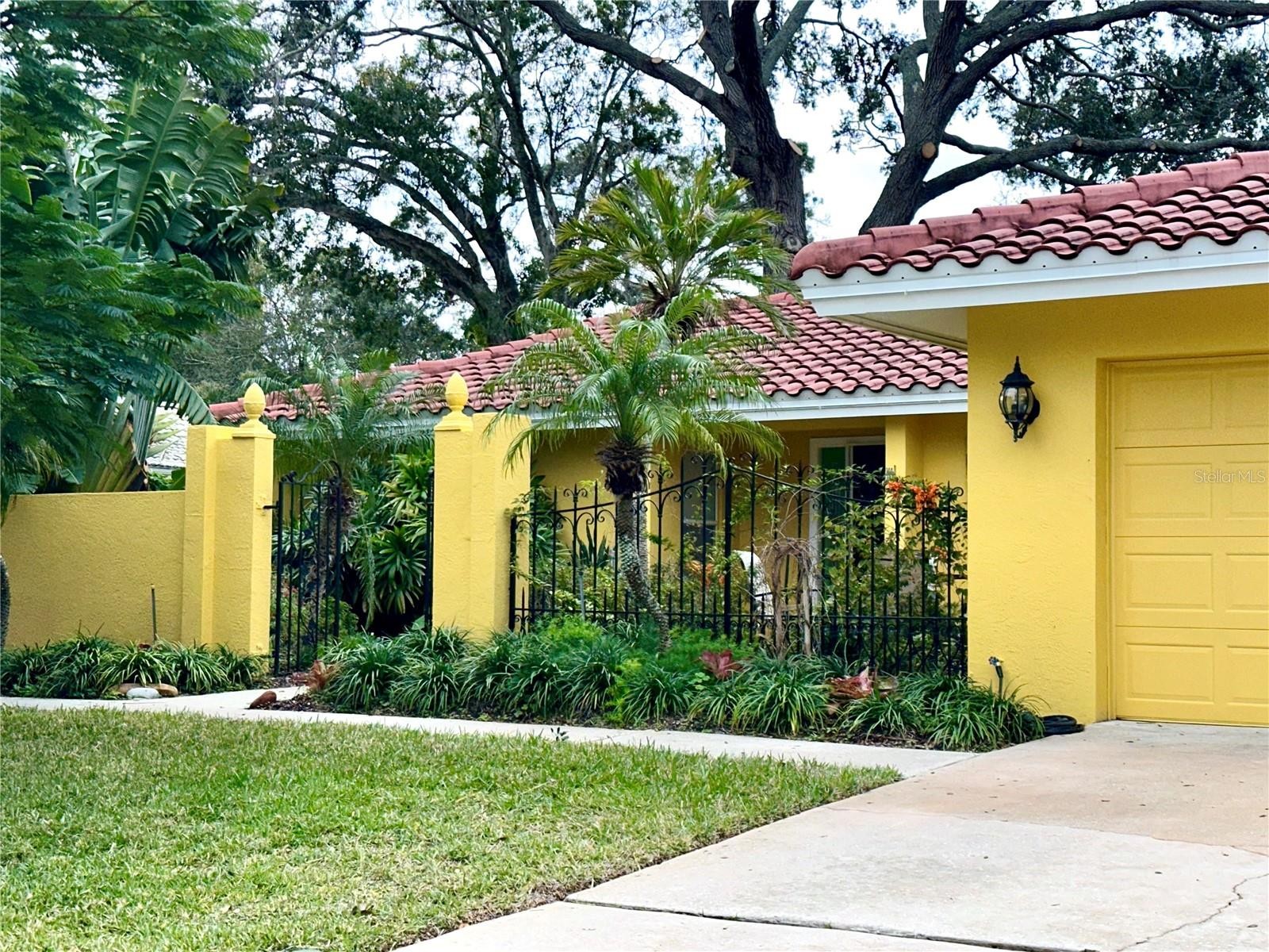 1883 RIVIERA CIR