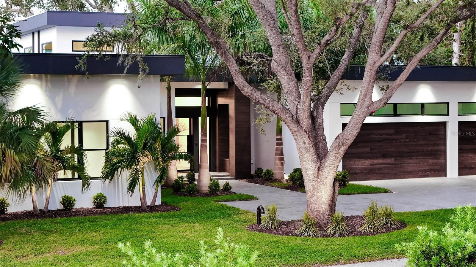 1429 N LAKE SHORE DR