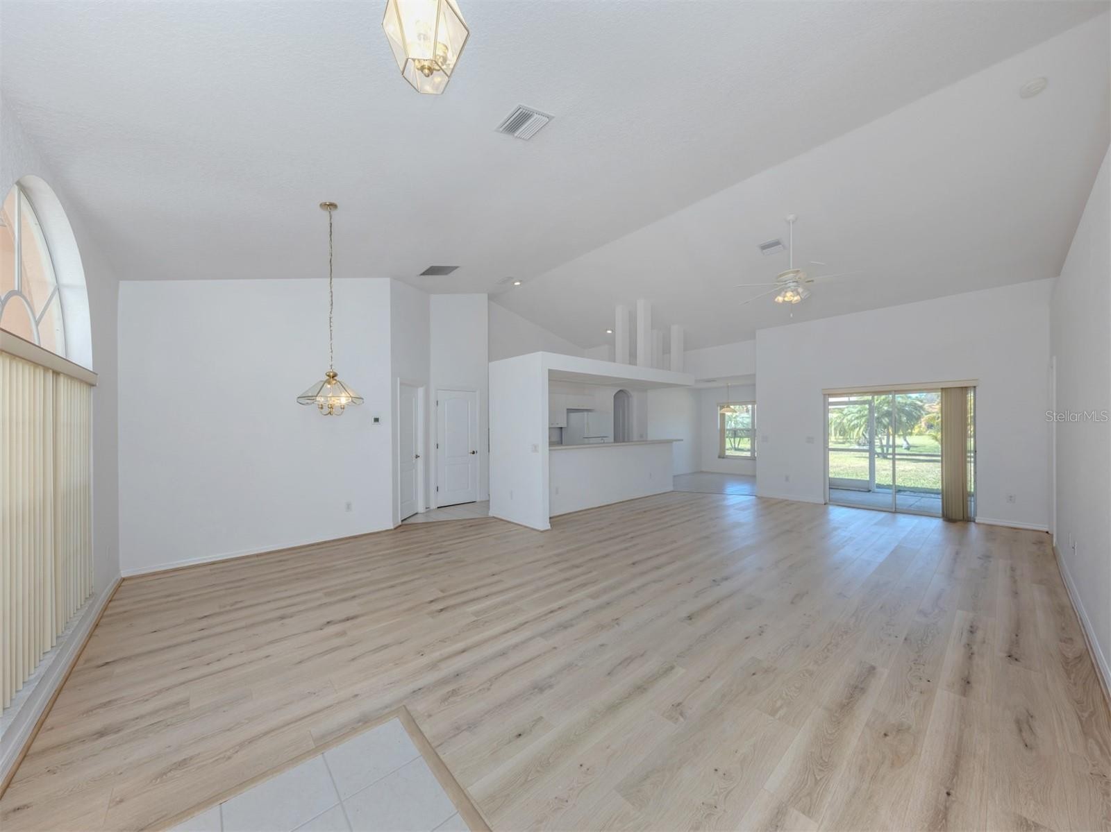 123 VENICE PALMS BLVD