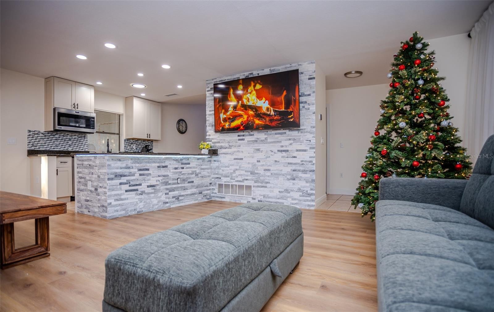 2719 FOREST KNOLL DR