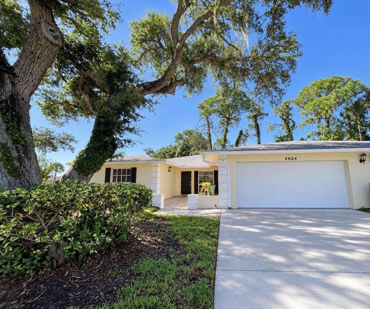 5624 PALM AIRE DR #V105