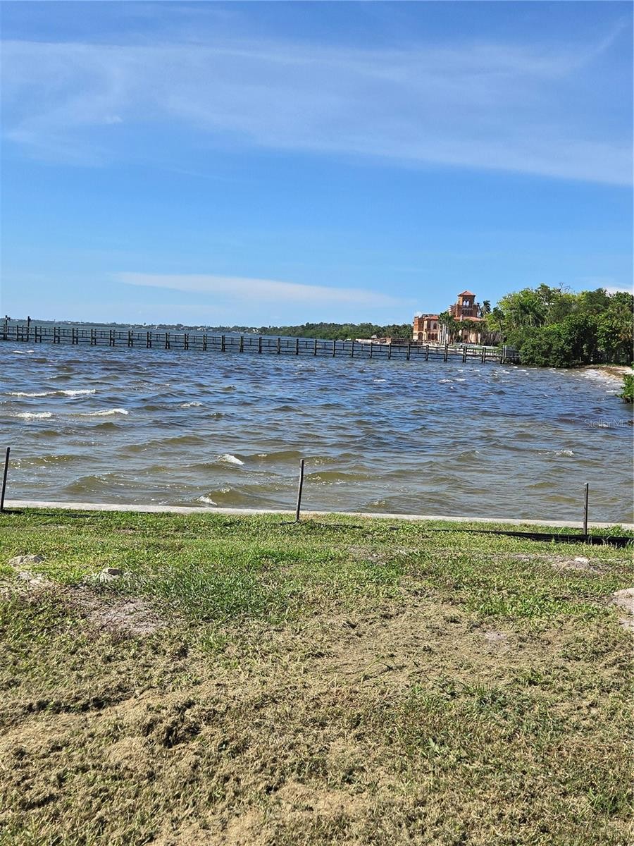 337 N SHORE DR