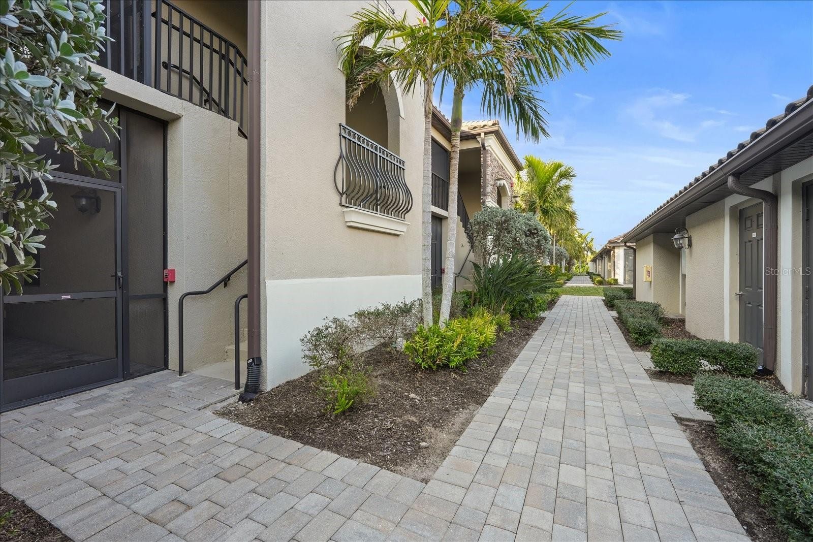 5527 PALMER CIR #205