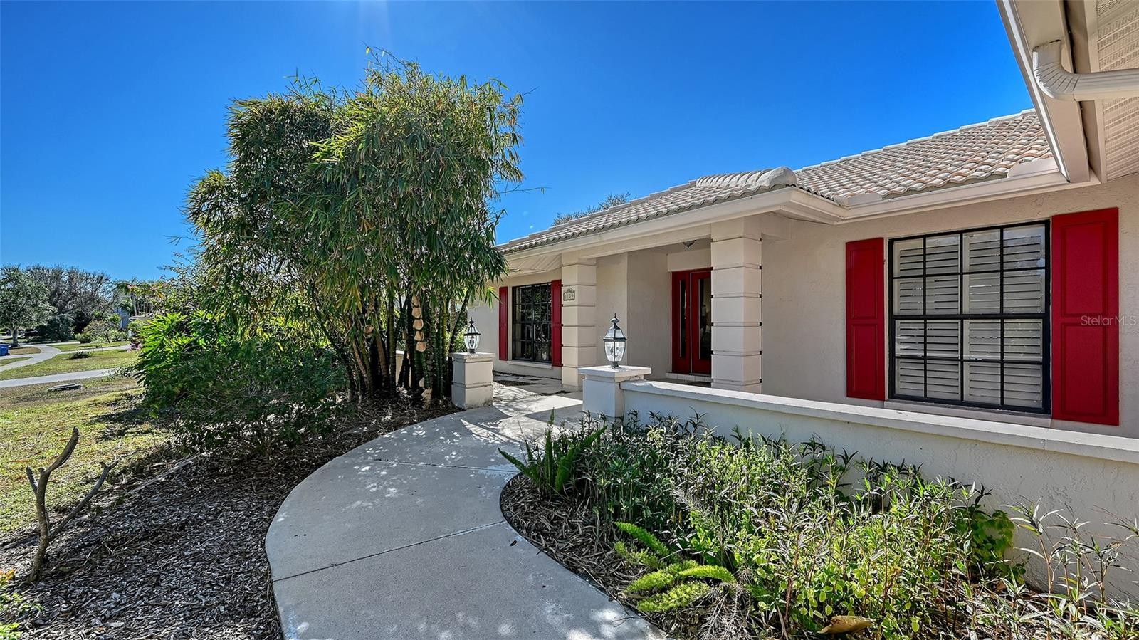 1109 DELACROIX CIR