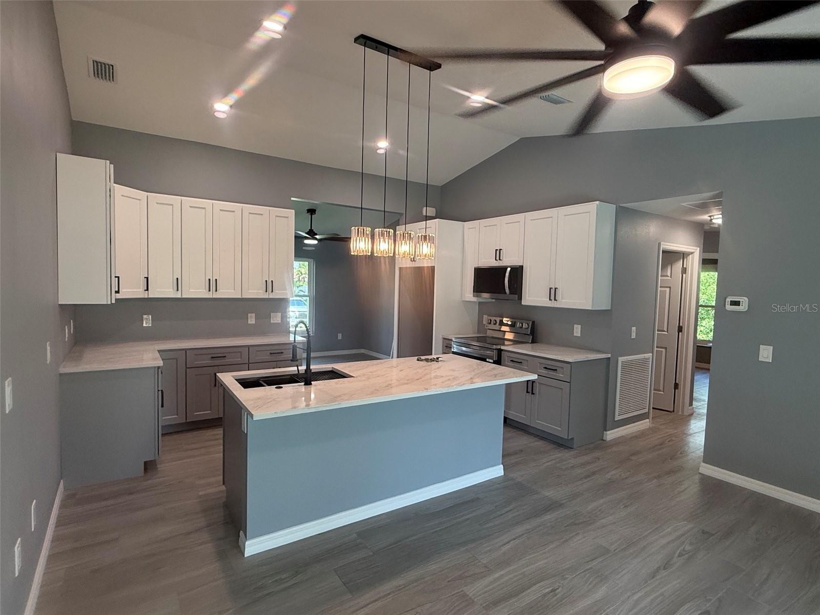 2190 PENGUIN LN