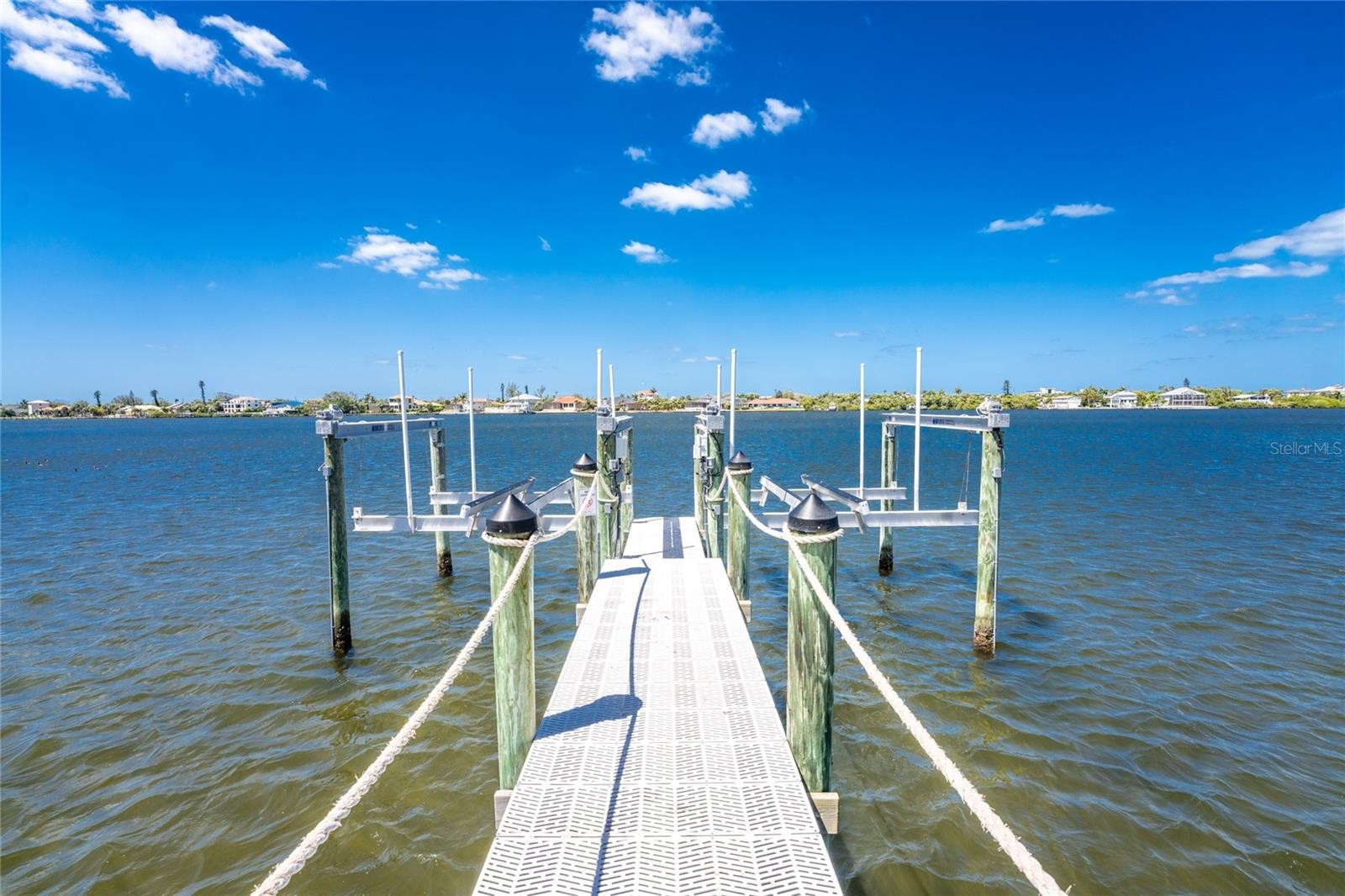 BAYSHORE DR