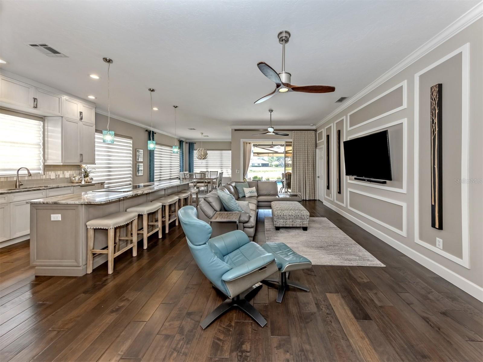 565 FALLBROOK DR