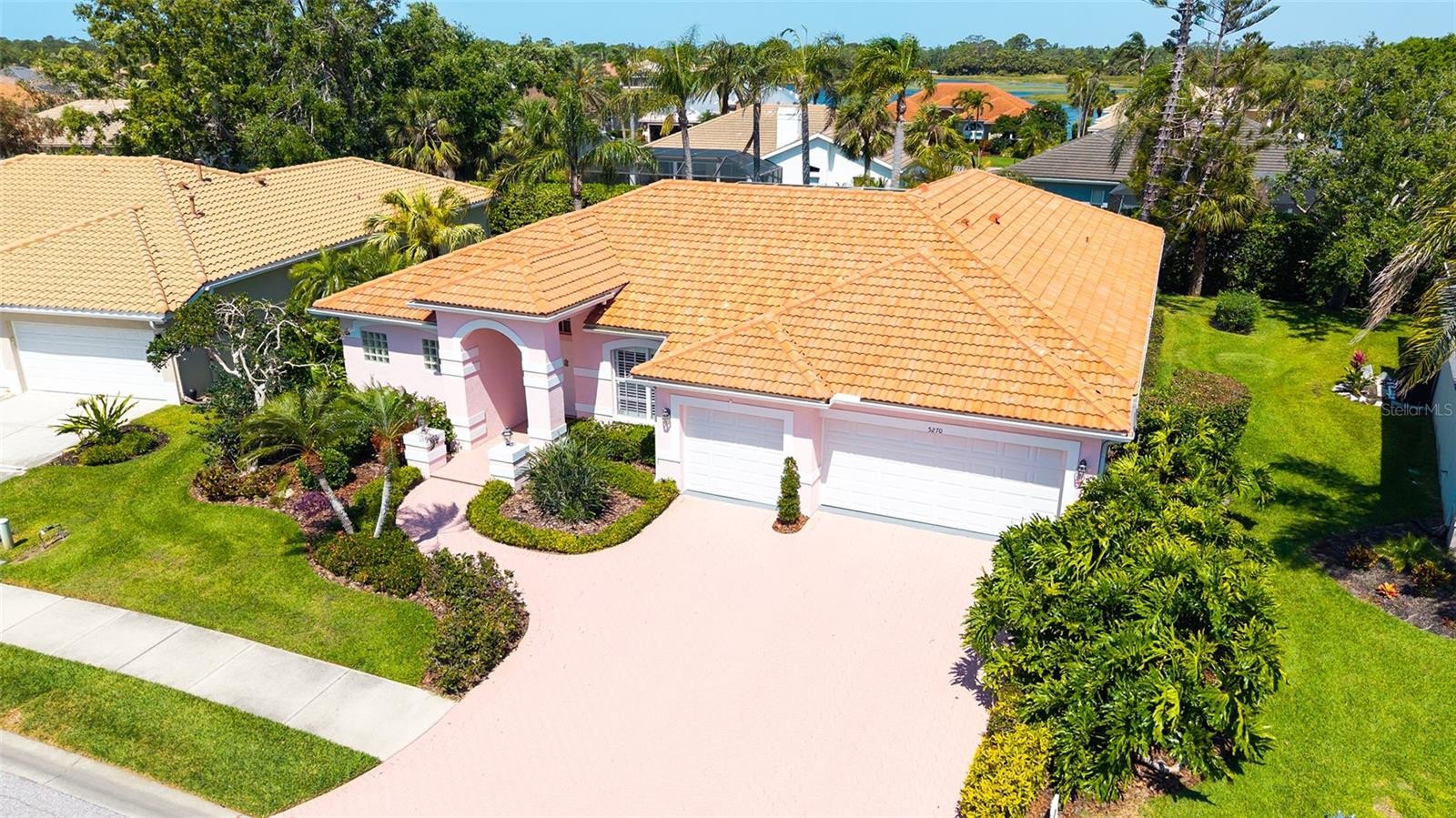 5270 FAR OAK CIR